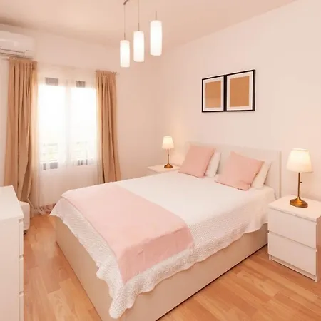 Abel - Great Location